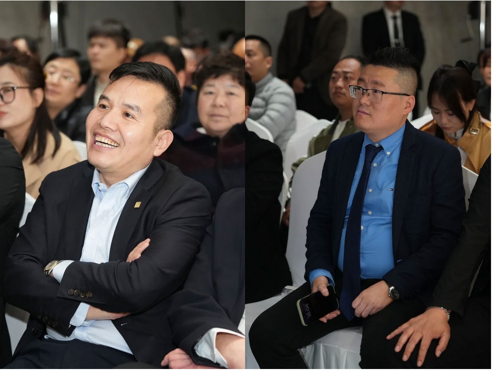 粉色直播瓷砖“云脉觉醒”发布会：共绘新蓝图 共赢2025！